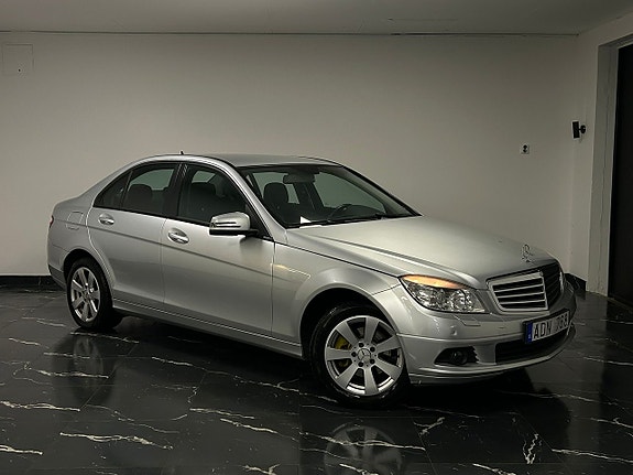 Mercedes-Benz C180 3 of 5
