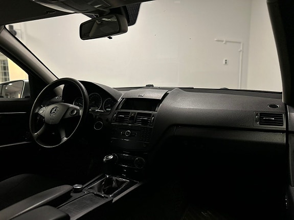 Mercedes-Benz C180 15 of 20