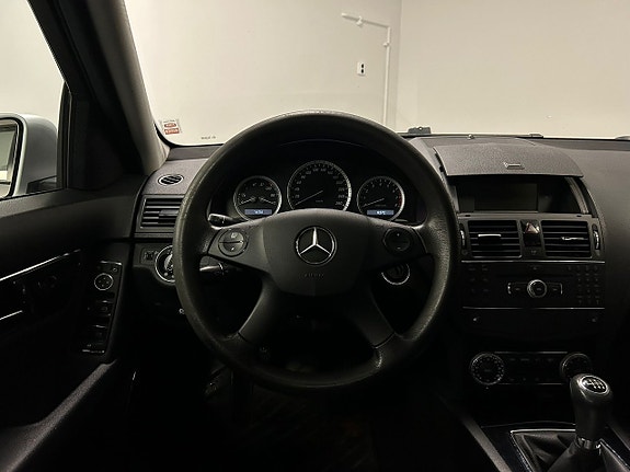 Mercedes-Benz C180 13 of 20
