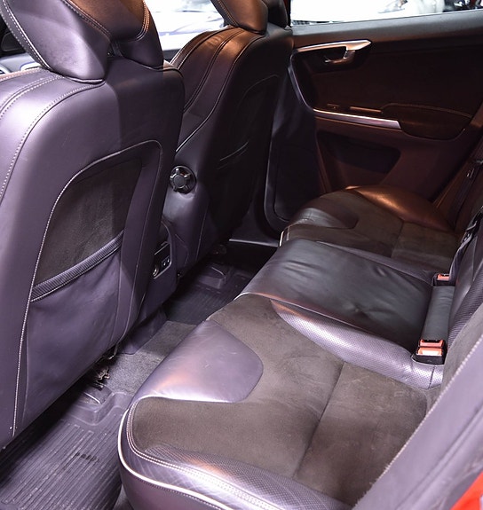Volvo XC60 16 of 19