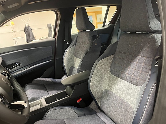 Renault 4 E-Tech 7 of 12