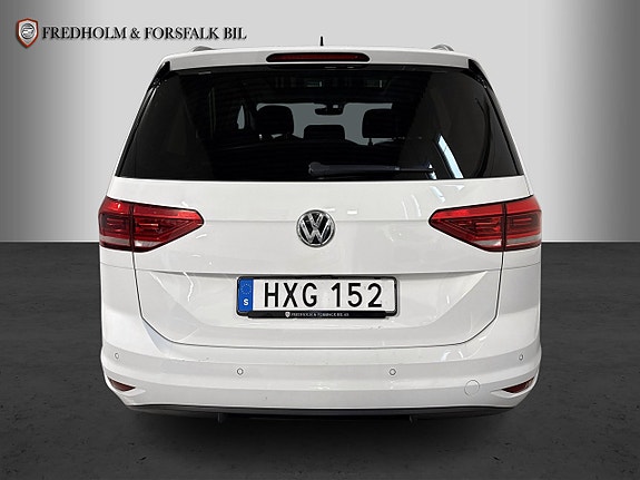 Volkswagen Touran 4 of 5