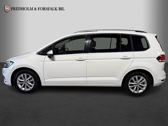 Volkswagen Touran 2 of 5