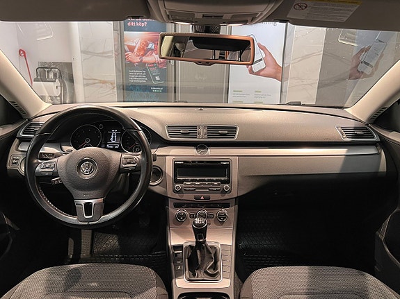 Volkswagen Passat 9 of 23