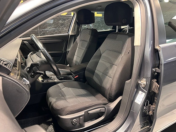 Volkswagen Passat 12 of 23