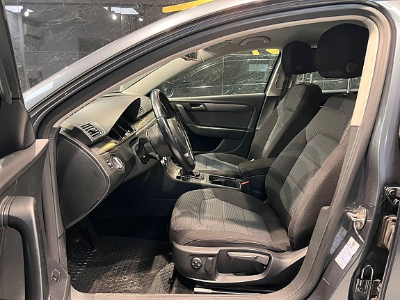 Volkswagen Passat 11 of 23