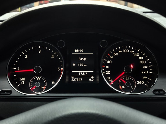Volkswagen Passat 13 of 22