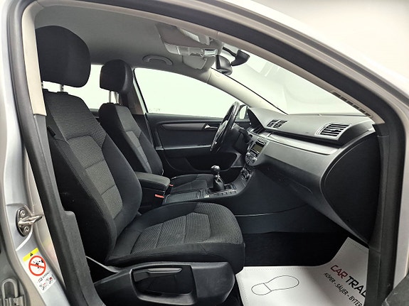 Volkswagen Passat 19 of 22