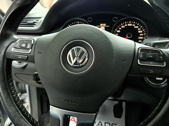 Volkswagen Passat 14 of 22