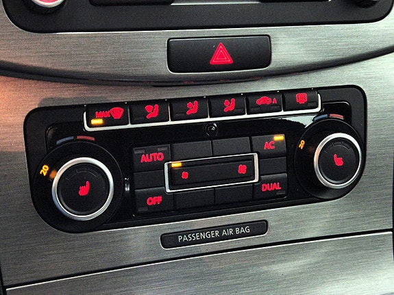 Volkswagen Passat 16 of 22