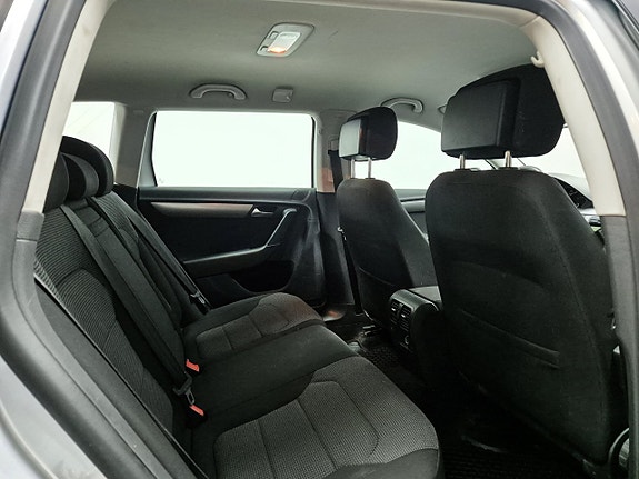 Volkswagen Passat 21 of 22