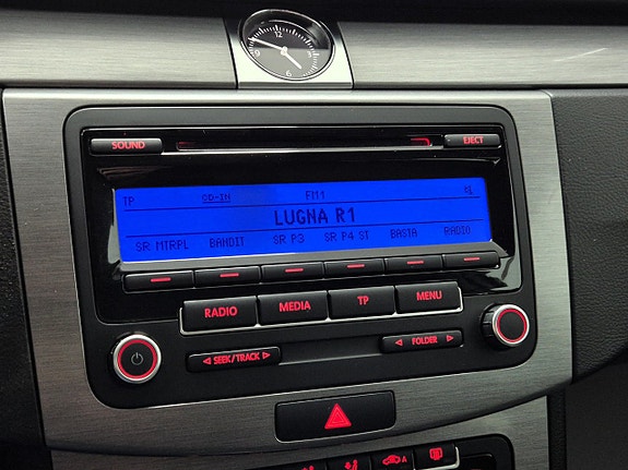Volkswagen Passat 15 of 22