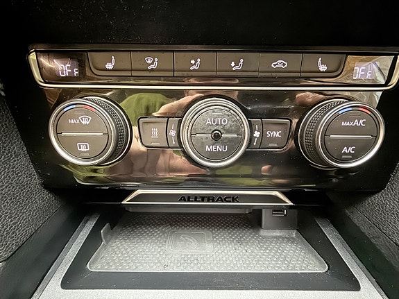 Volkswagen Passat Alltrack 10 of 14