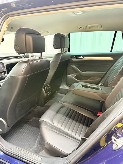 Volkswagen Passat Alltrack 6 of 14