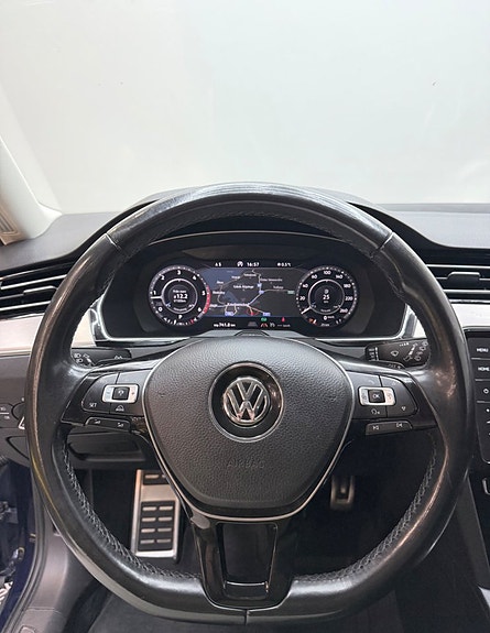 Volkswagen Passat Alltrack 7 of 14