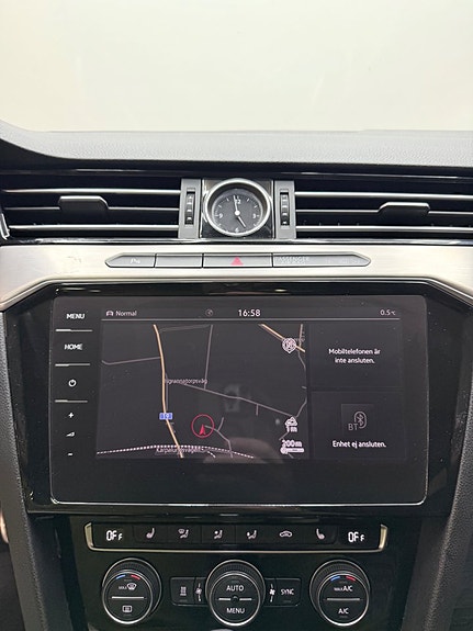 Volkswagen Passat Alltrack 11 of 14