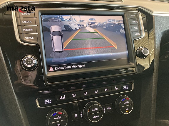 Volkswagen Passat 18 of 20