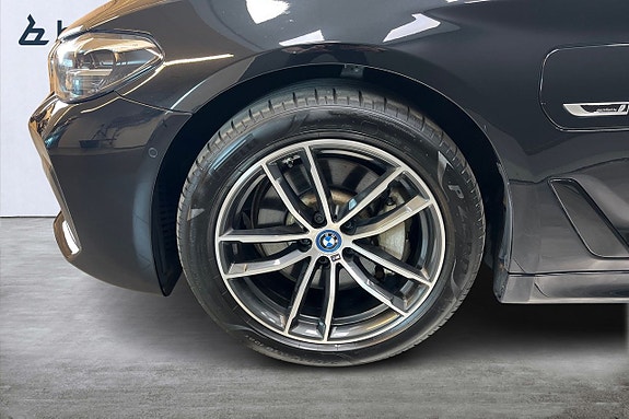 BMW 530e 11 of 11