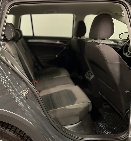 Volkswagen Golf Alltrack 11 of 14