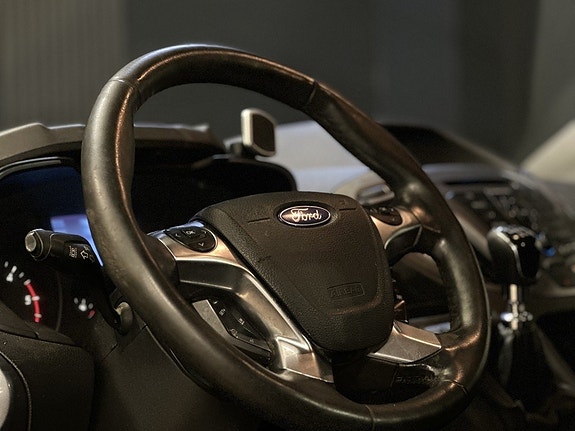 Ford Transit Custom 18 of 27