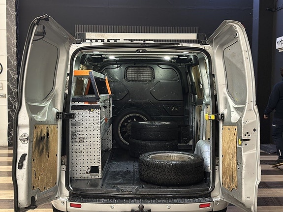 Ford Transit Custom 11 of 27