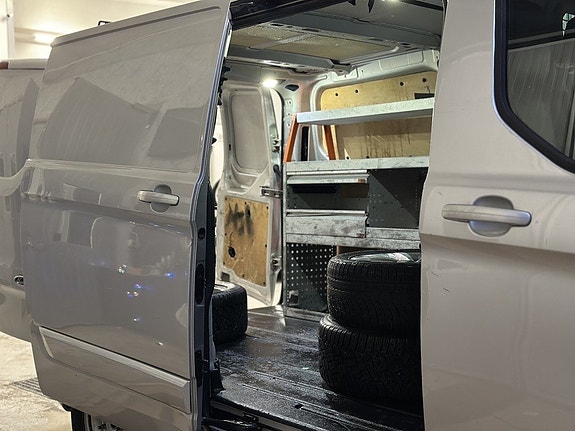 Ford Transit Custom 13 of 27