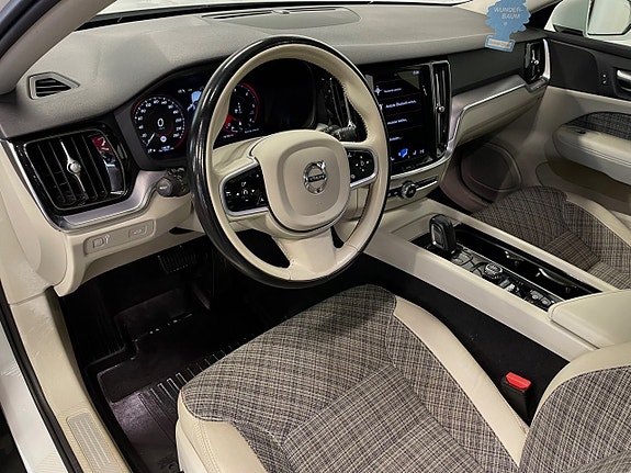 Volvo V60 Cross Country 5 of 5