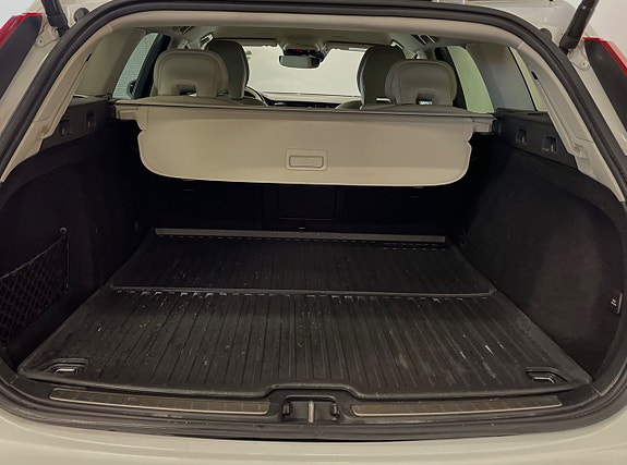 Volvo V60 Cross Country 14 of 16