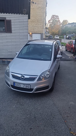 Opel Zafira 2 of 5