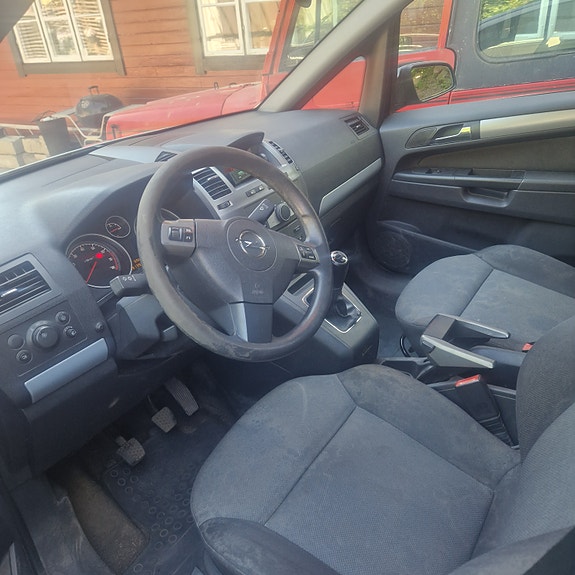 Opel Zafira 4 of 5