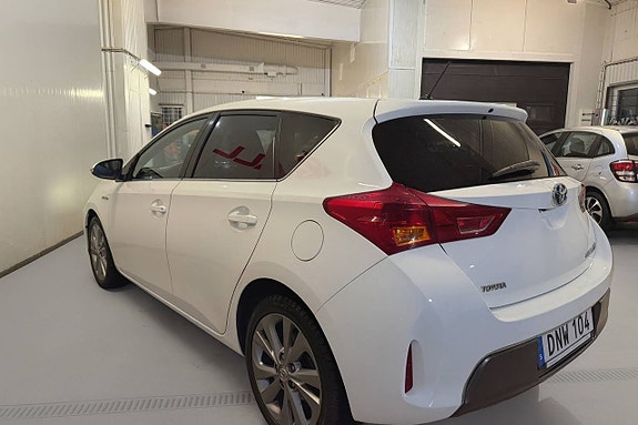 Toyota Auris 2 of 9