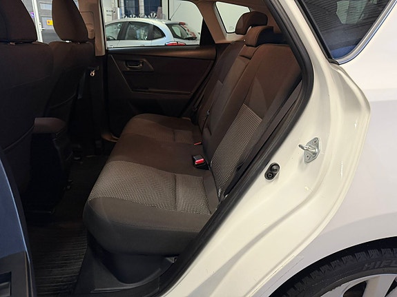 Toyota Auris 8 of 9