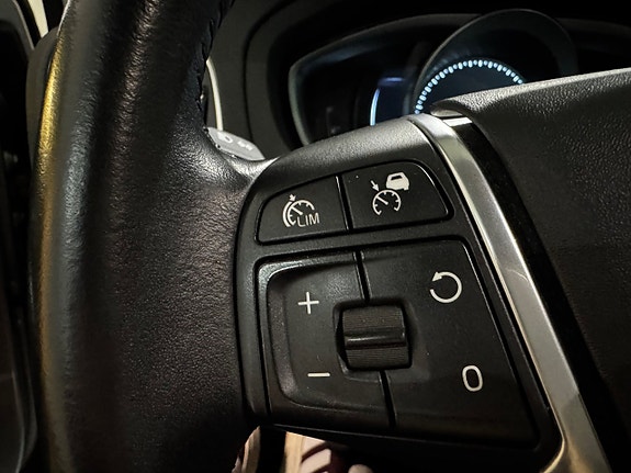 Volvo V40 Cross Country 8 of 22