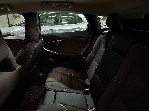 Volvo V40 Cross Country 15 of 22