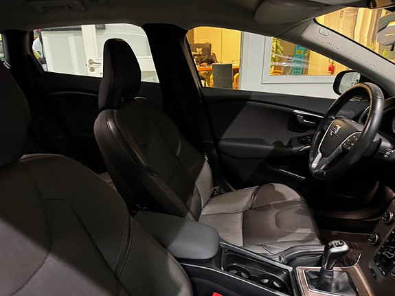 Volvo V40 Cross Country 13 of 22