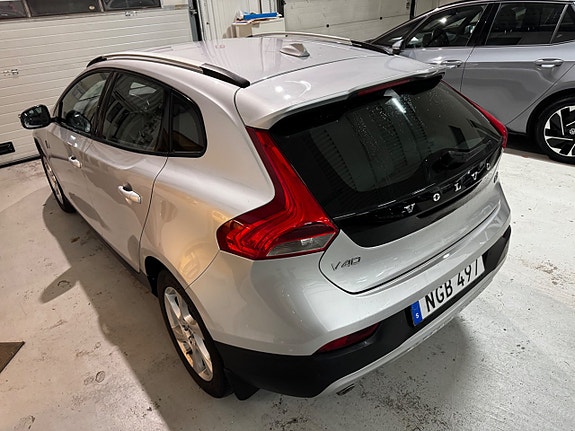 Volvo V40 Cross Country 4 of 22