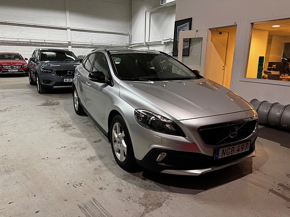 Volvo V40 Cross Country 10 of 22