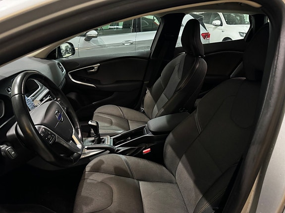 Volvo V40 Cross Country 3 of 22