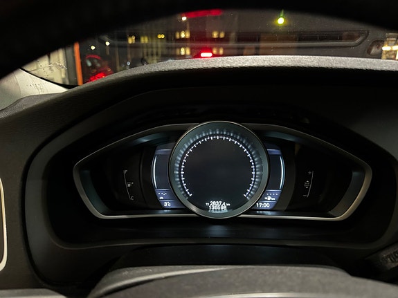 Volvo V40 Cross Country 9 of 22