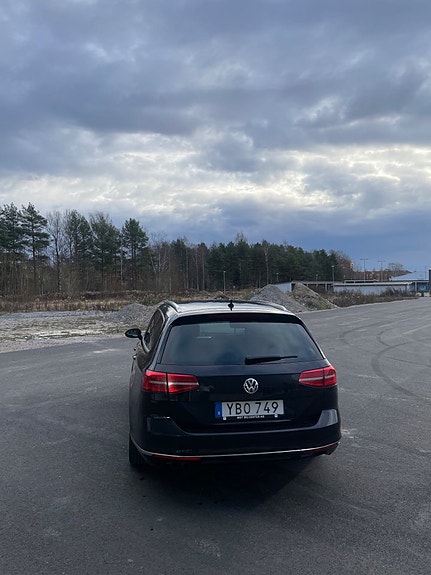Volkswagen Passat 12 of 25
