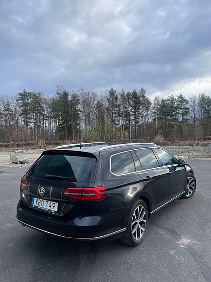 Volkswagen Passat 13 of 25