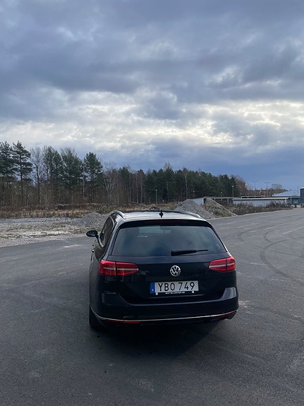 Volkswagen Passat 10 of 25