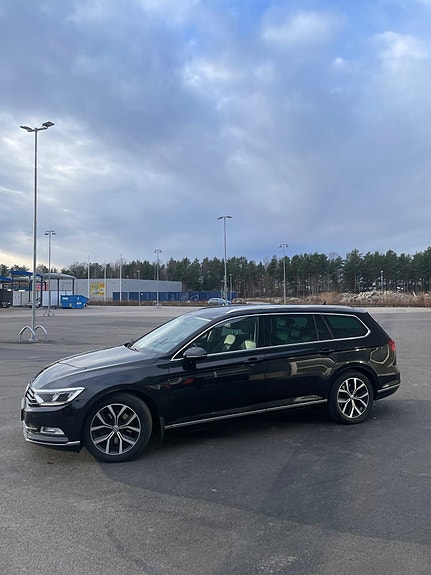 Volkswagen Passat 8 of 25