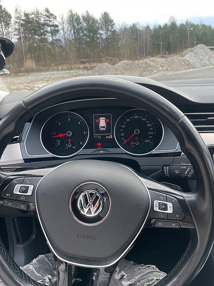 Volkswagen Passat 25 of 25