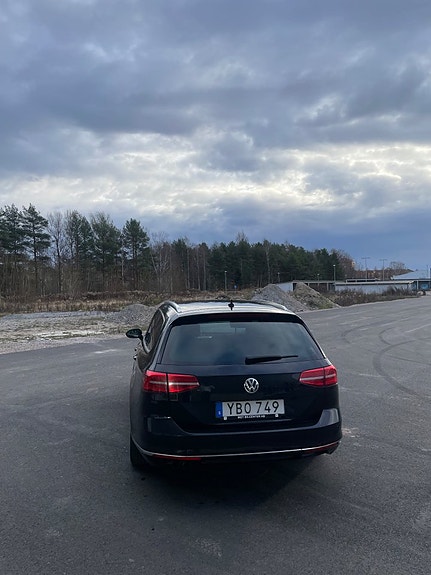 Volkswagen Passat 11 of 25