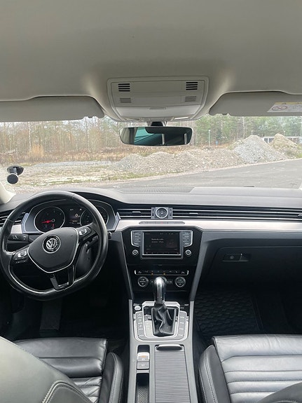 Volkswagen Passat 22 of 25