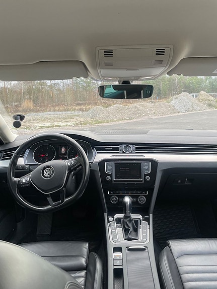 Volkswagen Passat 19 of 25