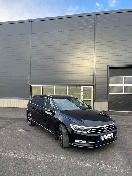 Volkswagen Passat 2 of 5