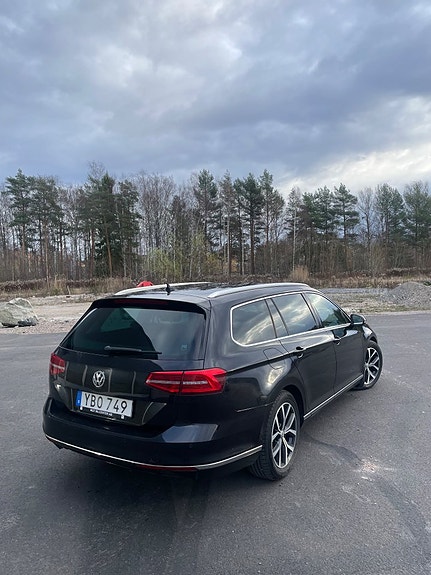 Volkswagen Passat 16 of 25