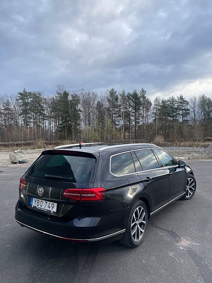 Volkswagen Passat 14 of 25
